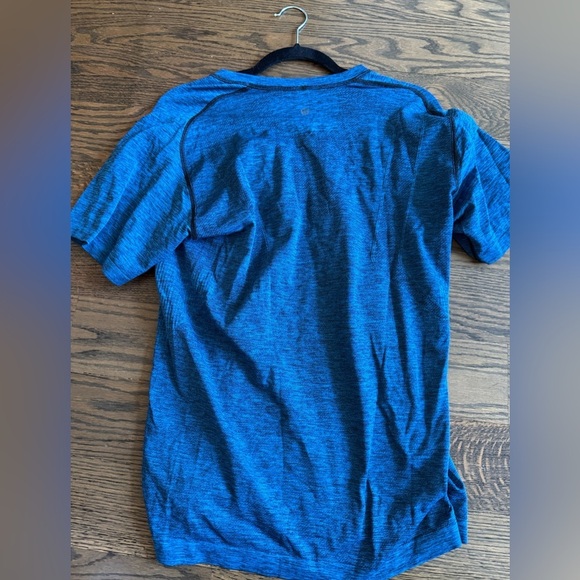 Lululemon Men’s Tech Workout Blue Shirt Size M - Picture 2 of 3
